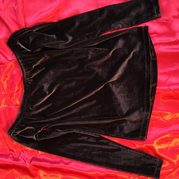 UO Silence + Noise Black Velvet Long Sleeve Top - Picture 5 of 5